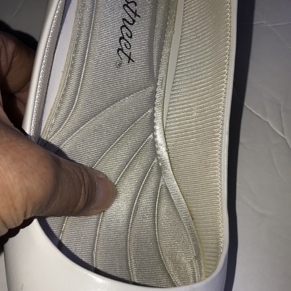 Women’s Easy Street Heels - Picture 4 of 11